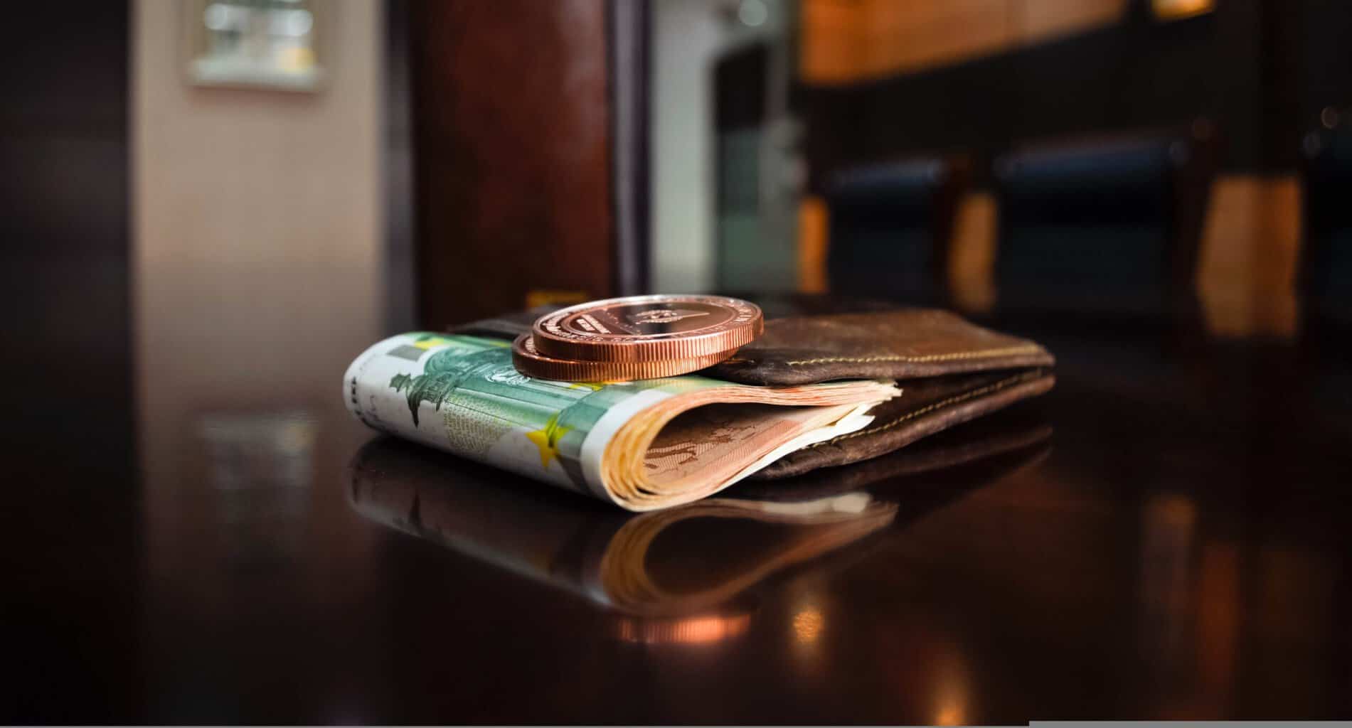 Quién paga el IBI y las cuotas de comunidad después del divorcio o separación